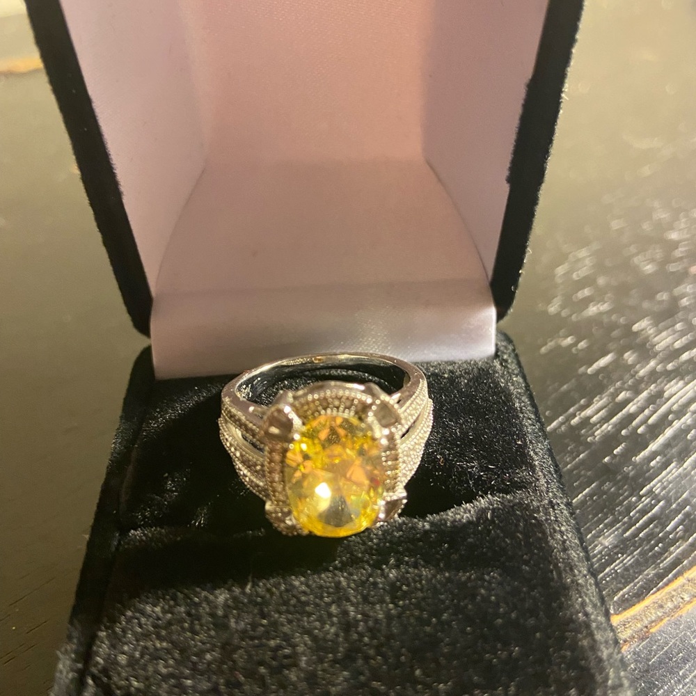 Cocktail ring